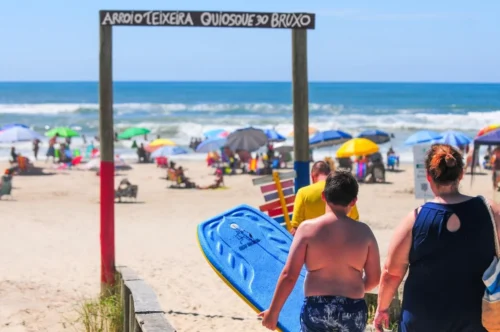 Terça-feira de Carnaval é de céu claro e mar limpo no balneário de Arroio Teixeira 5 7C3C42C0 707C 46B8 9ABC 332D2AD3FEF2 9996 000000EAFE1BEA05 1