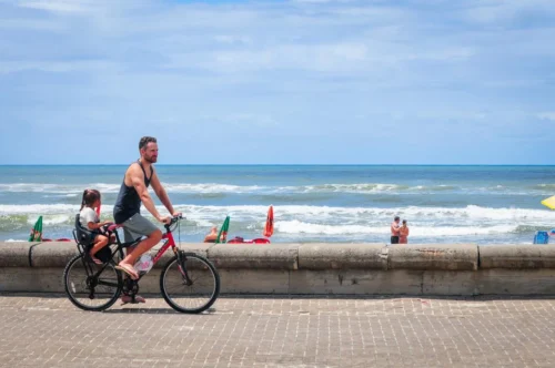 Com céu cinzento, Quarta-feira de Cinzas é de mar limpo e movimento menor na beira-mar de Imbé 3 A4F1BCC4 0A38 46A8 BAC2 C87D679A3312 24058 00000226D8EAA894