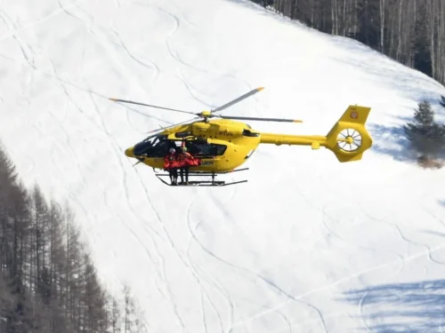 Olimpíada de Inverno: Lindsey Vonn sofre queda grave e é retirada de helicóptero da pista 1 AFP 20260208 96KK8YN v1 MidRes SkiAlpineOly2026MilanoCortina 1