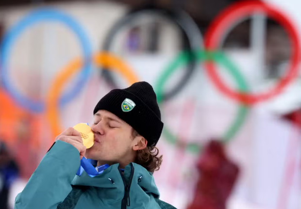Lucas Pinheiro voa no slalom gigante e leva ouro hist&oacute;rico para o Brasil nas Olimp&iacute;adas de Inverno