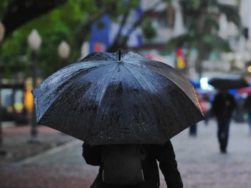 Após onda de calor, frente fria traz chuva e temporais ao RS neste Sábado