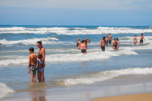 Terça-feira de Carnaval é de céu claro e mar limpo no balneário de Arroio Teixeira 3 F54807E6 492F 418C A7DF E34FDE496F5B 9996 000000EB11F59040 1