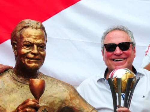 Estátua em homenagem a Abel Braga é inaugurada na praia de Atlântida, em Xangri-Lá