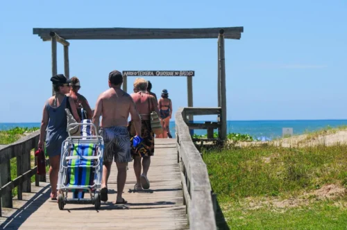 Terça-feira de Carnaval é de céu claro e mar limpo no balneário de Arroio Teixeira 2 IMG 3518 1