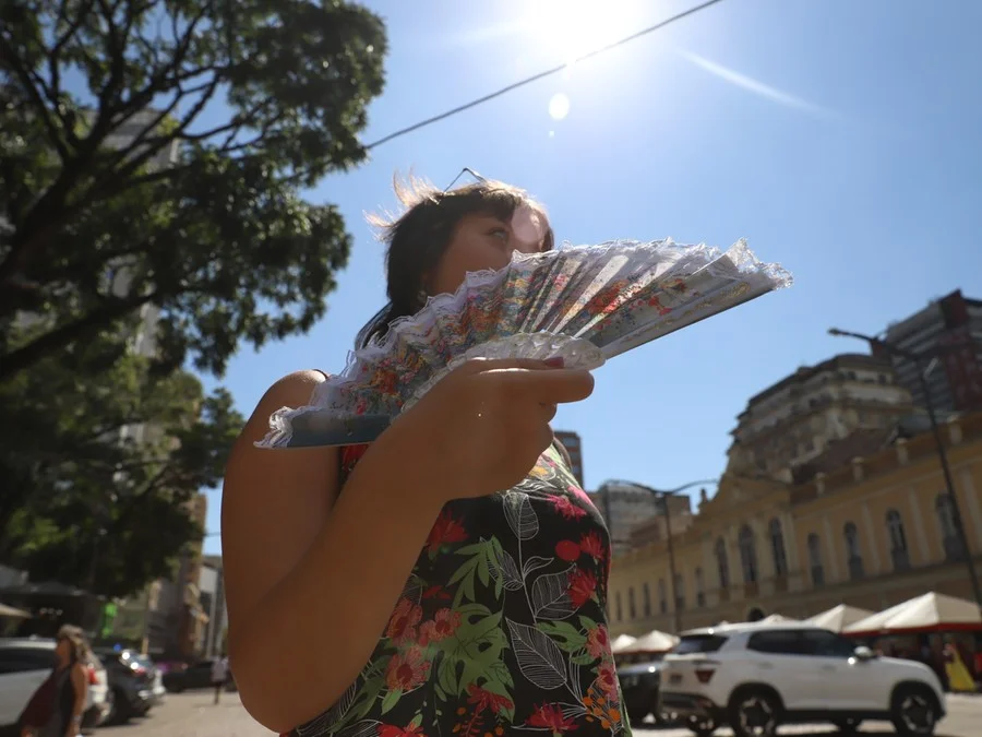 Quinta-feira ter&aacute; predom&iacute;nio do sol e calor escaldante no Rio Grande do Sul