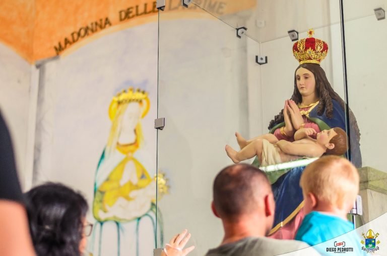 28 de fevereiro, dia de Nossa Senhora das L&aacute;grimas; conhe&ccedil;a a devo&ccedil;&atilde;o