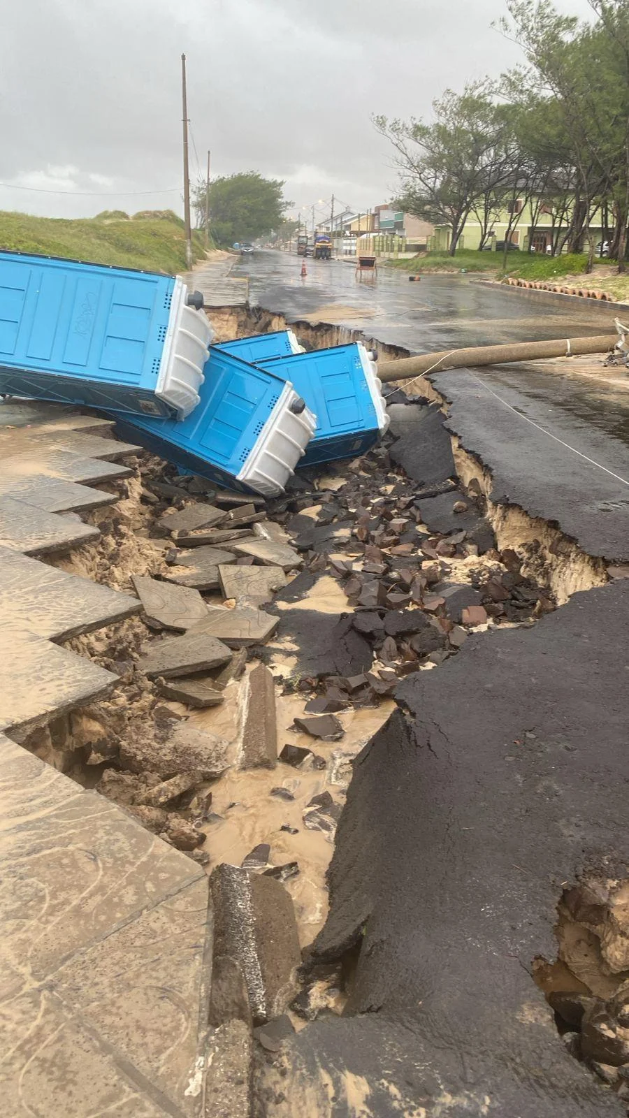 Tramanda&iacute; registra alagamentos e danos em pista ap&oacute;s forte chuva