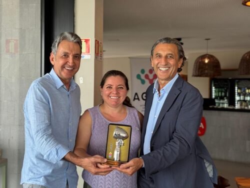 Fundador do Di Paolo compartilha trajetória de empreendedorismo e é homenageado pela Agert