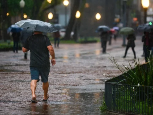 Sexta-feira terá chuva e queda de temperatura no RS