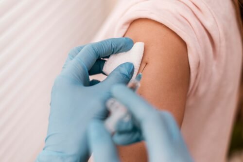 Anvisa amplia indicação da vacina contra HPV e reforça prevenção de cânceres de cabeça e pescoço