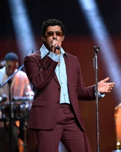 Bad Bunny no Super Bowl 2026: oportunidade para aprender o combo Inglês + Espanhol 2 get 3