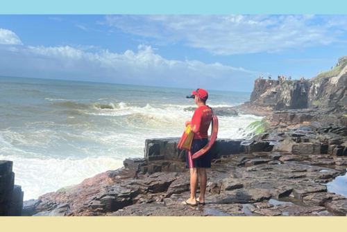 SEGUEM BUSCAS POR HOMEM ARRASTADO POR ONDA NAS FURNAS EM TORRES