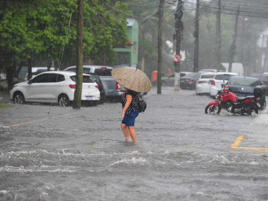 Semana inicia com risco de temporal em pontos do Oeste e do Sul do RS