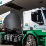 Petrobras anuncia aumento de R$ 0,38 no preço do diesel para distribuidoras   