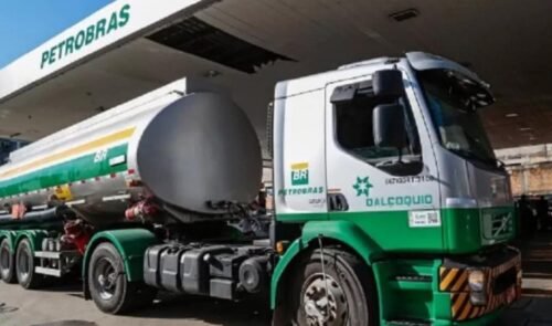Petrobras anuncia aumento de R$ 0,38 no preço do diesel para distribuidoras   