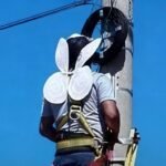 Filha descobre trabalho perigoso do pai e cria “asas” para protegê-lo de quedas