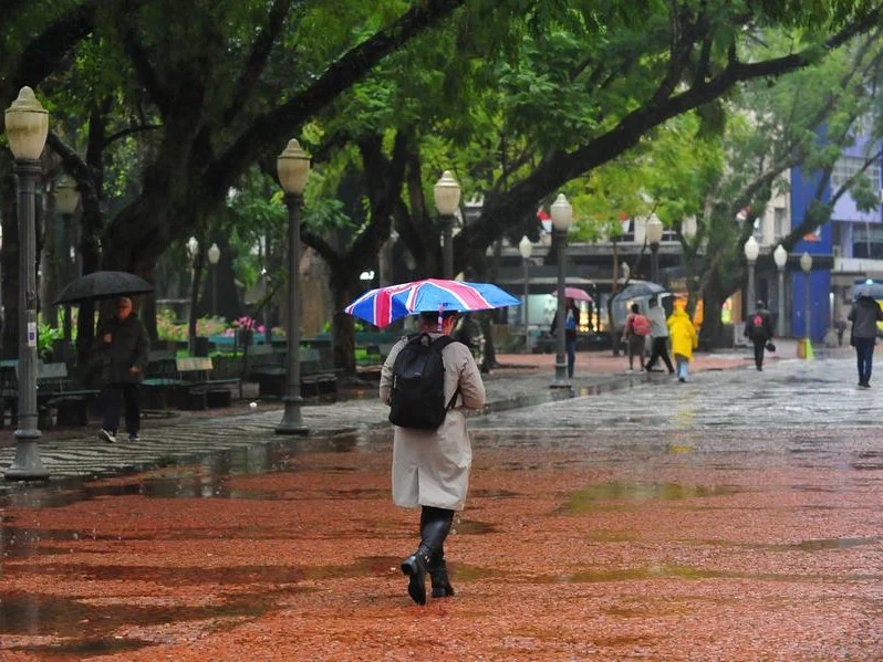 RS ter&aacute; Quarta-feira de chuva com risco de pancadas localmente fortes
