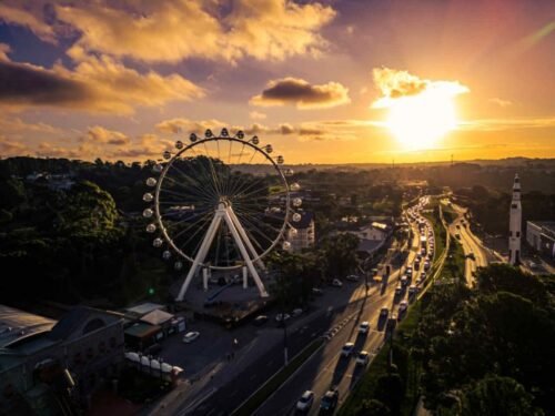 Moradores do RS pagam R$ 29,90 para experi&ecirc;ncia na roda-gigante do Mundo a Vapor em Canela