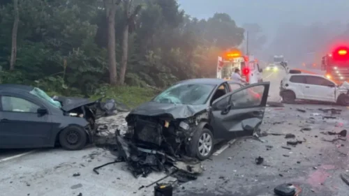 Acidente com cinco veículos termina com motorista em estado grave em SC