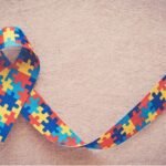 Associação Leopoldina Juvenil realiza bate-papo sobre Conscientização do Autismo