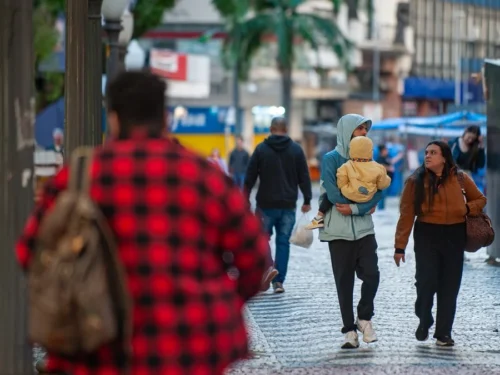 Frente fria avança e Inmet emite aviso de baixas temperaturas; RS e SC têm risco de geada
