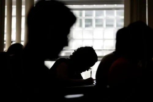 Salários de até R$ 17 mil: Veja a lista de Concursos Públicos Abertos no RS