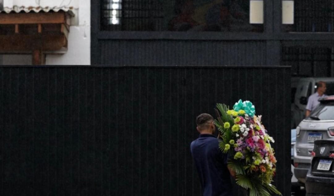 Casal Morto em Queda de Avi&atilde;o &eacute; Velado em Cerim&ocirc;nia Restrita em Cap&atilde;o da Canoa