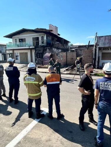 Forças de segurança encerram operações após queda de avião com quatro mortes em Capão da Canoa