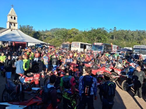CERCA DE 500 MOTOCICLISTAS PARTICIPAM DO 15° ENCONTRO DOS TRILHEIROS DOS VENTOS EM OSÓRIO