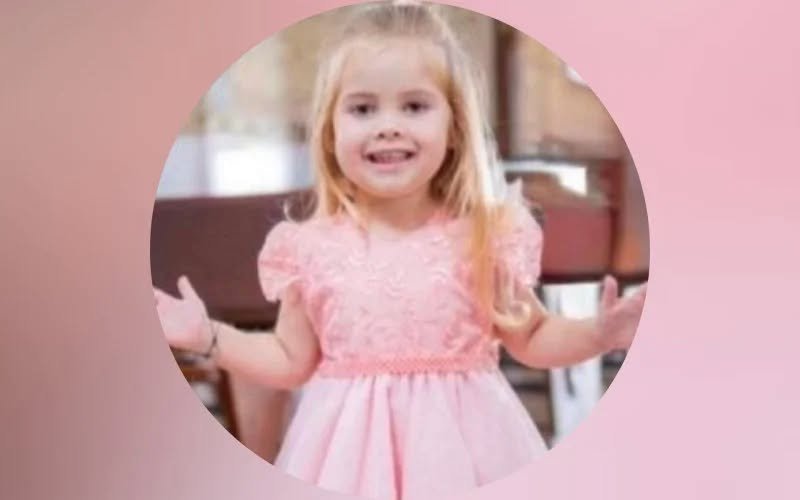 Uma menina de 3 anos morreu ap&oacute;s ser atingida por uma trave de futebol que caiu e atingiu a sua cabe&ccedil;a