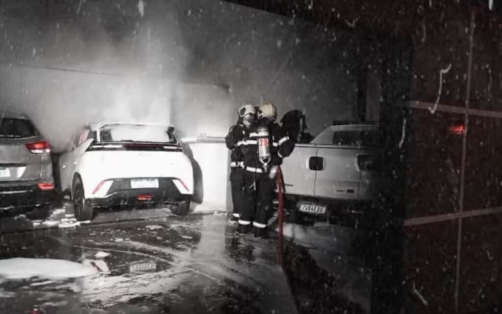 BYD Dolphin Mini pega fogo durante recarga da Bateria