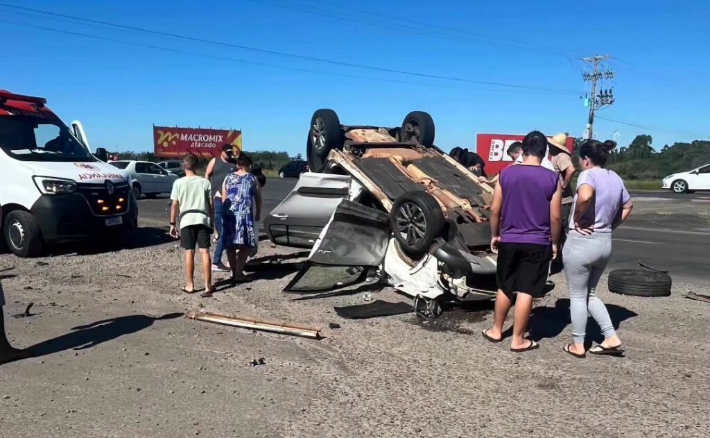 Grave acidente com capotamento &eacute; registrado na ERS-030 em Os&oacute;rio neste Domingo
