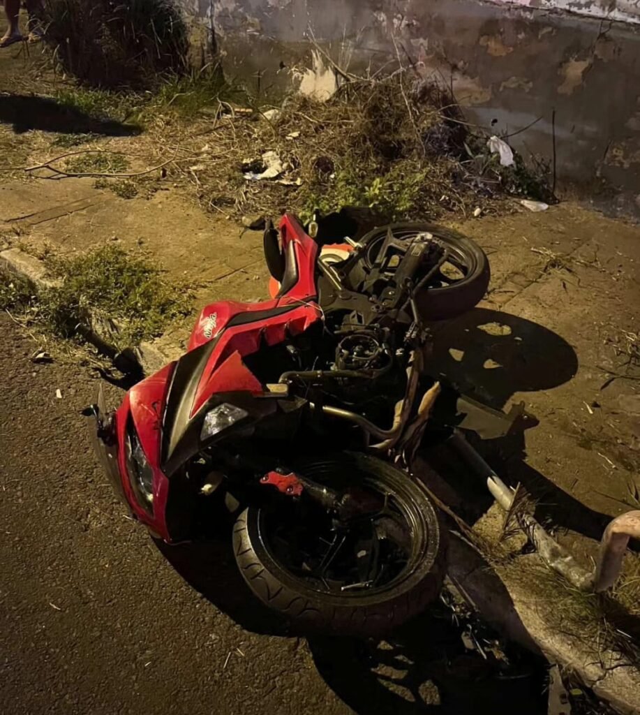 Motociclista sofre fratura exposta ap&oacute;s acidente na Avenida Marc&iacute;lio Dias, em Os&oacute;rio