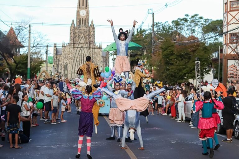 Com Atrações do Último Final de Semana da Páscoa em Canela, Região Espera Alta Movimentação no Feriadão de Tiradentes 18 Desfile Encantado de Pascoa rm3rwg84794pblyns083my4rw8ro1ua1emv0cu4biq