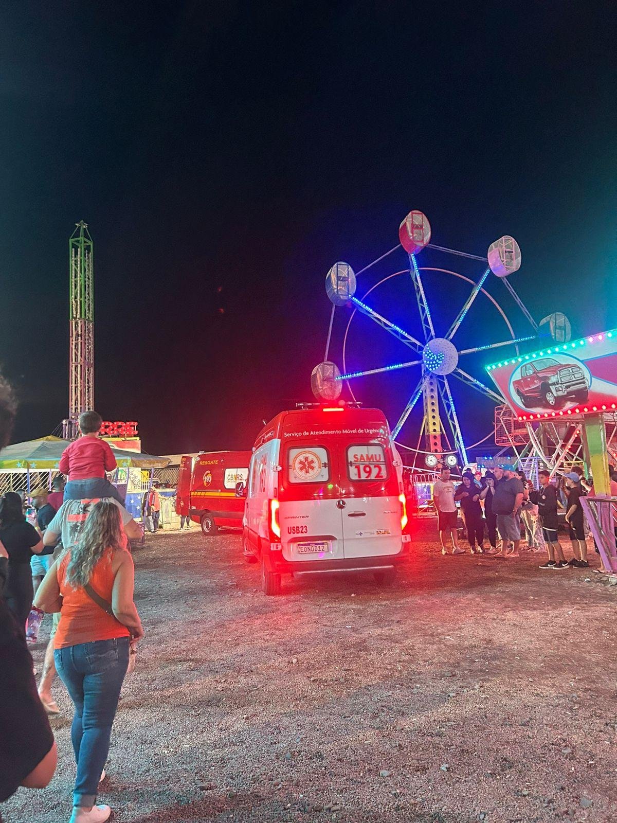 Acidente em brinquedo deixa dez feridos em parque de divers&otilde;es em Gua&iacute;ba