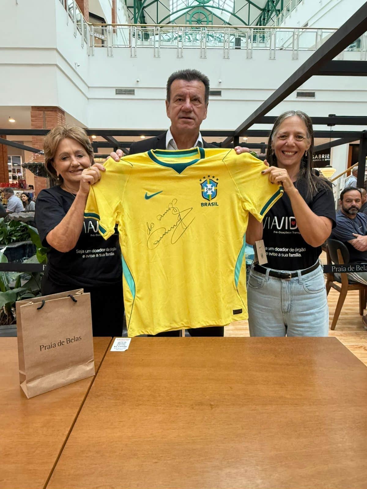 Camisa Autografada por Dunga vira Rifa Solid&aacute;ria para apoiar Projeto da VIAVIDA