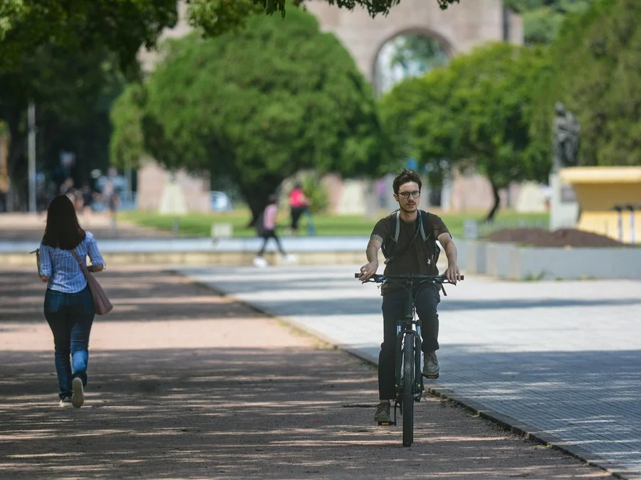 Domingo ser&aacute; de sol e temperaturas levemente acima da m&eacute;dia no RS