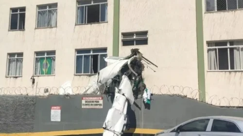 Queda de avião em BH deixa dois mortos e três feridos