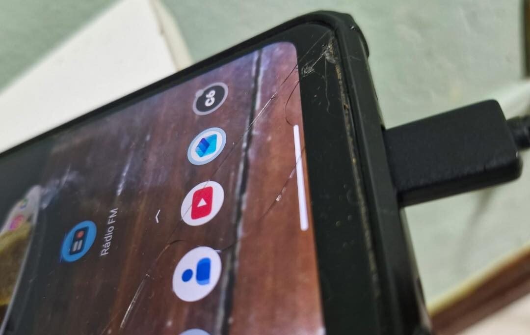 Jovem Morre por Descarga El&eacute;trica ao usar Celular durante Temporal no RS