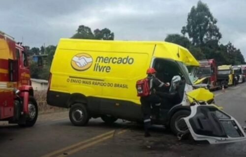 Colisão entre Caminhão e Van deixa um Morto na ERS-324 no Norte do RS
