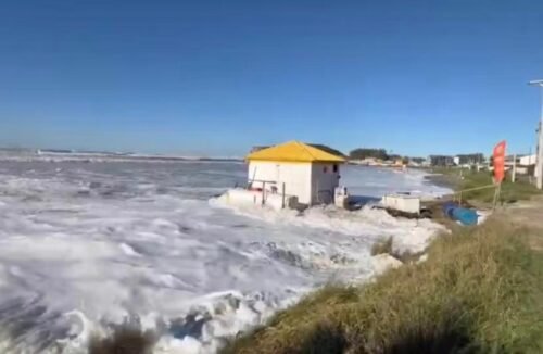 Ressaca com Ondas de Mais de 2 Metros atinge o Litoral Norte
