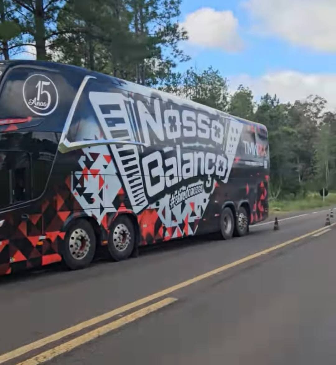 O condutor de uma moto morreu em acidente na manhã de domingo, dia 10, após colidir com o ônibus da banda Nosso Balanço 1 690853964 1485578656913738 6977642140998237323 n