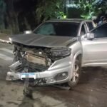 Adolescente pega caminhonete da sogra escondido, invade preferencial e causa acidente em Passo Fundo