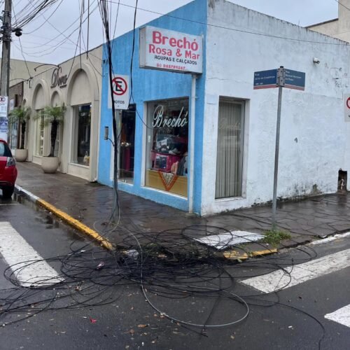 Poste pega fogo durante a madrugada e assusta moradores no Centro de Osório 6 700471851 26552219414449768 1570805234719256577 n