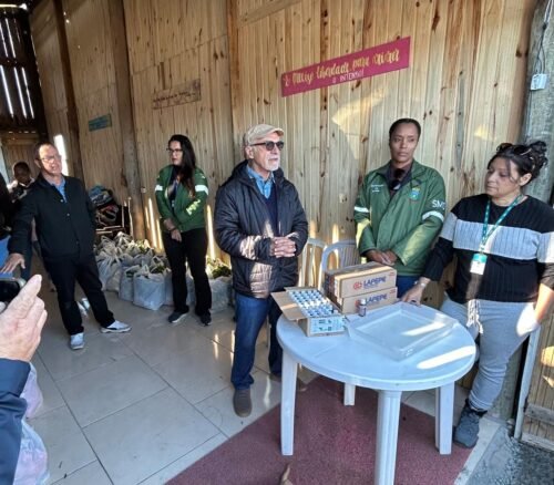 PREFEITURA DE OSÓRIO REALIZA A ENTREGA DE ALIMENTOS E DÁ ORIENTAÇÕES EM SAÚDE NA VILA VERDE, EM MARIÁPOLIS
