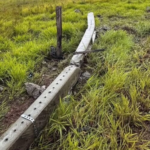 Queda de poste após colisão reforça preocupação com velocidade no bairro Palmital, em Osório 4 704766704 26625287860476256 1227740864830781933 n