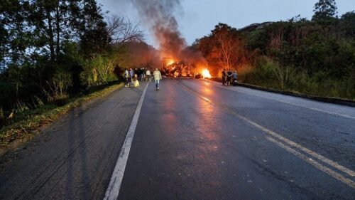 Sobe para oito o número de mortos em acidente na BR-251, em Salinas, Minas Gerais 4 705071941 996490659796871 8186438763251509825 n