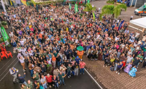 Recorde Mundial: Venâncio Aires reúne 1.363 pessoas para a Maior Mateada do Mundo