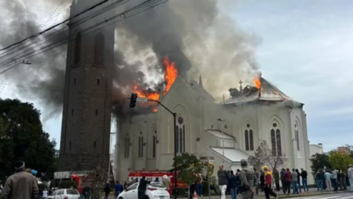 Incêndio atinge igreja centenária de Flores da Cunha, na Serra Gaúcha 1 Captura de tela 2026 05 25 154457