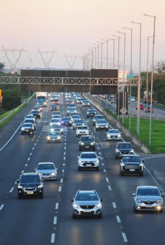Feriadão encerra com movimento intenso de retorno a Porto Alegre